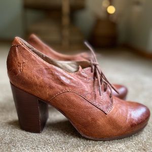 Frye Carson Heel Oxford - size 10